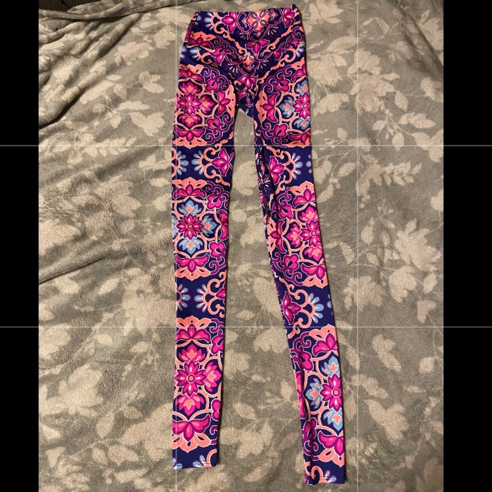 K-Deer full size leggings. Size small